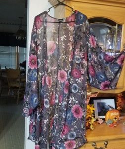 Torrid floral hi-lo kimono